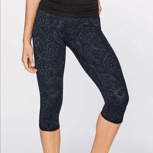 Lululemon Train Times Crop sz 6 Navy